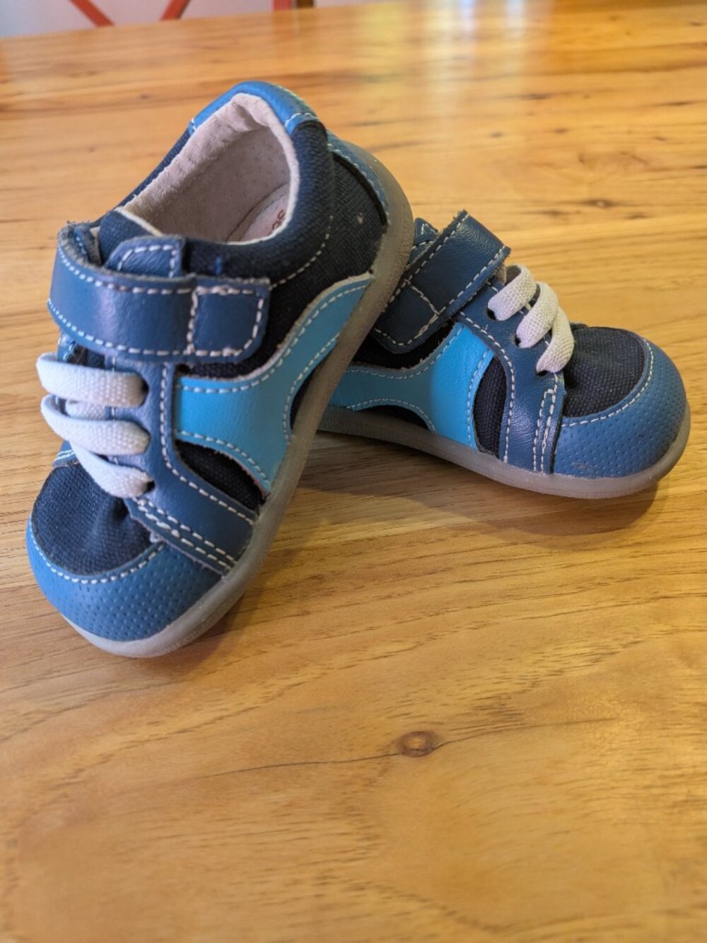 See Kai Run Toddler Sneakers NWOT - Size 4